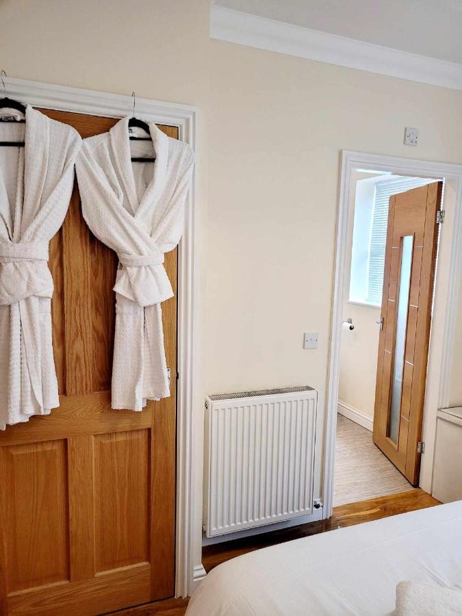 Apartment 1 Exquisite Two King Bedroom With En Suites - Close To The Town Centre, Rail, Airport And Theatre Darlington  Exteriör bild