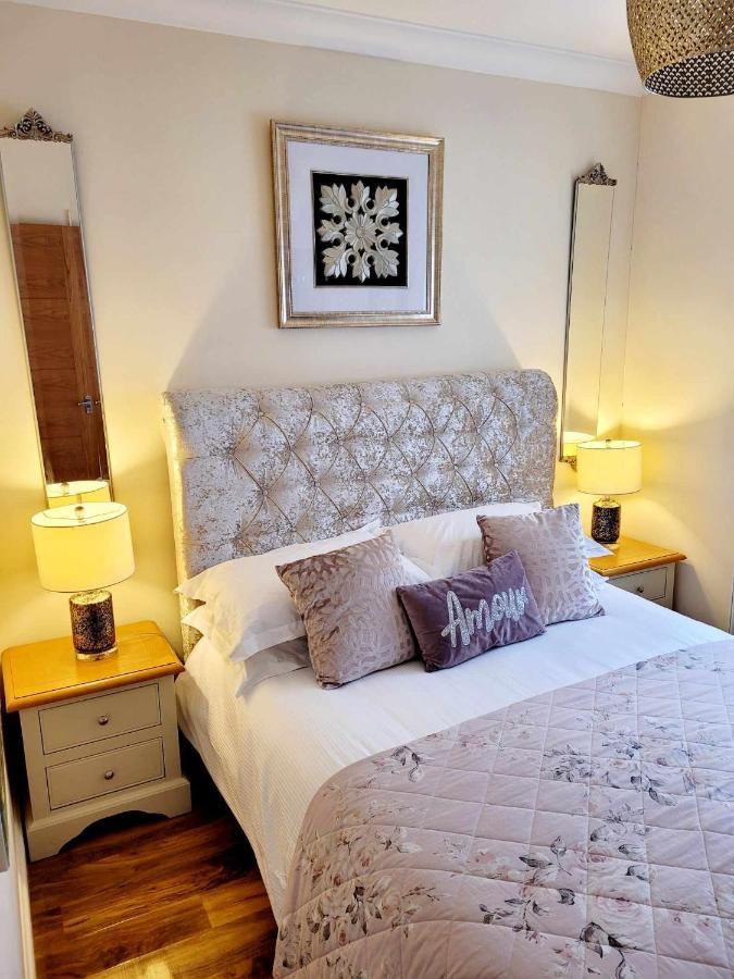 Apartment 1 Exquisite Two King Bedroom With En Suites - Close To The Town Centre, Rail, Airport And Theatre Darlington  Exteriör bild