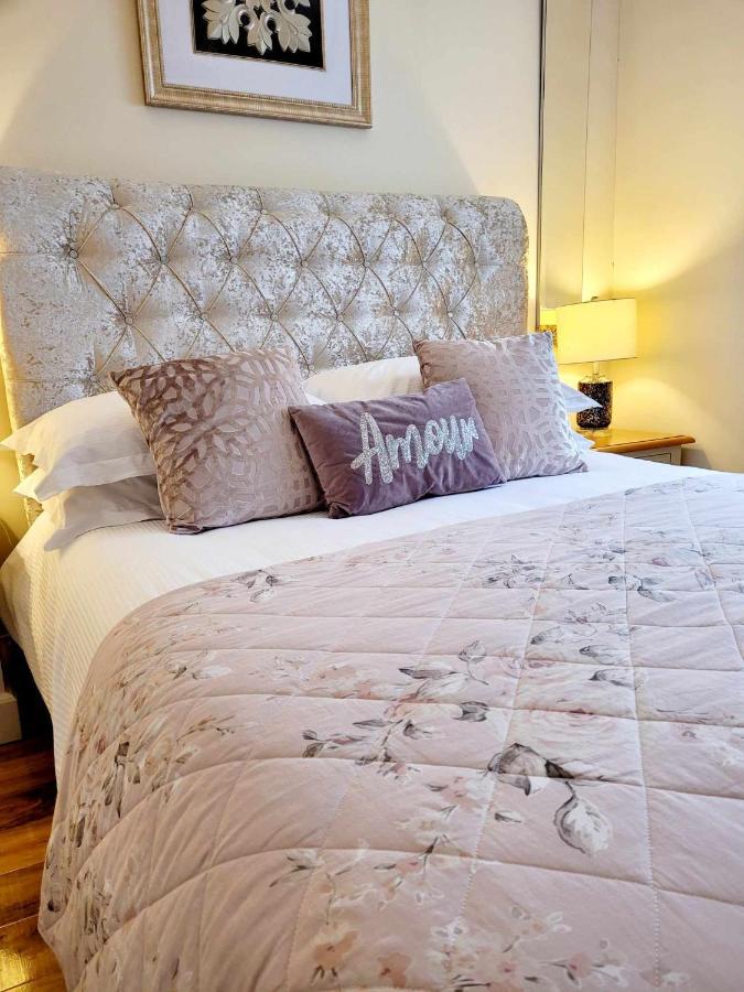 Apartment 1 Exquisite Two King Bedroom With En Suites - Close To The Town Centre, Rail, Airport And Theatre Darlington  Exteriör bild
