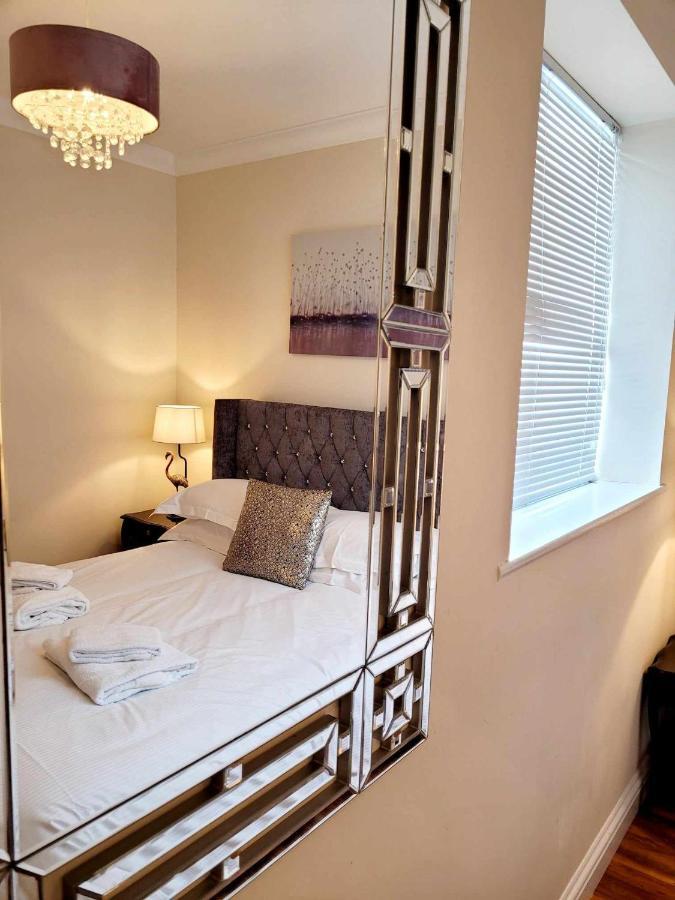 Apartment 1 Exquisite Two King Bedroom With En Suites - Close To The Town Centre, Rail, Airport And Theatre Darlington  Exteriör bild