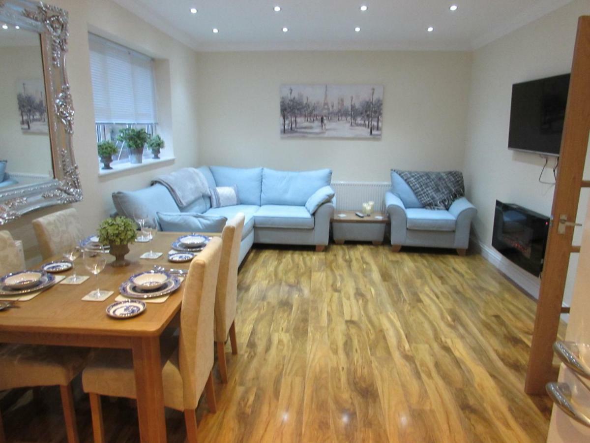 Apartment 1 Exquisite Two King Bedroom With En Suites - Close To The Town Centre, Rail, Airport And Theatre Darlington  Exteriör bild