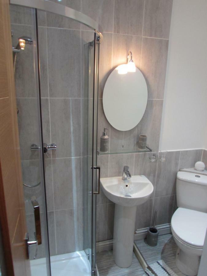 Apartment 1 Exquisite Two King Bedroom With En Suites - Close To The Town Centre, Rail, Airport And Theatre Darlington  Exteriör bild